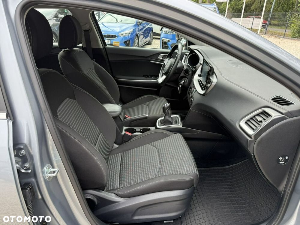 Kia Ceed - 13