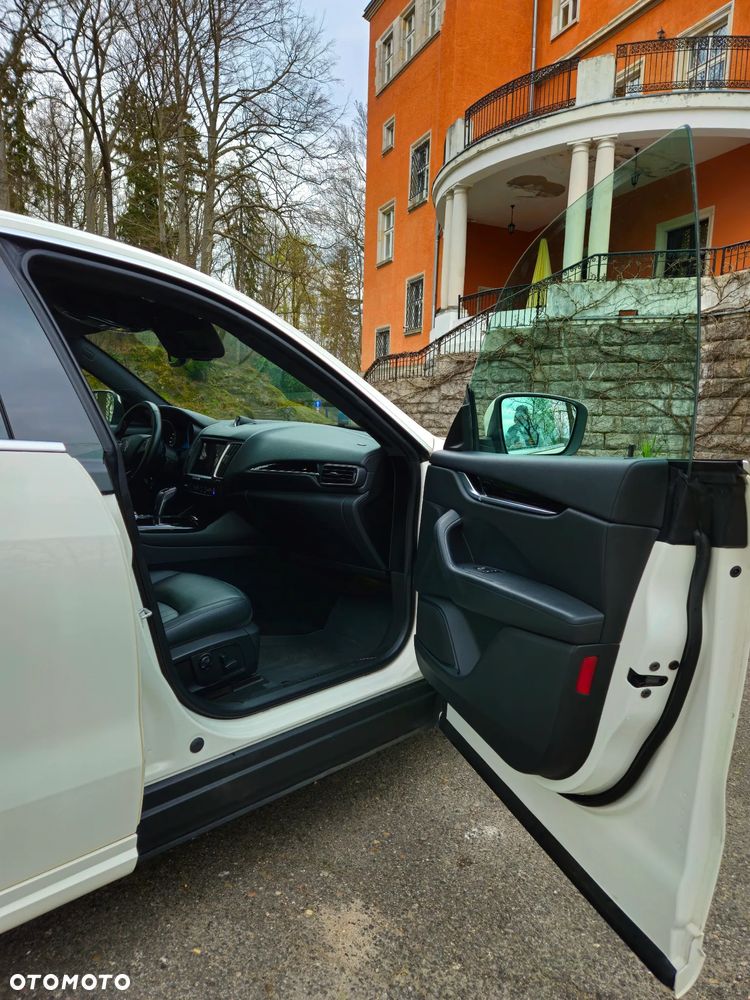 Maserati Levante - 10