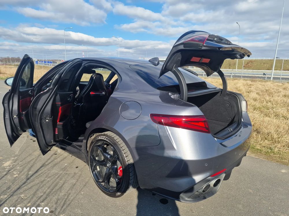 Alfa Romeo Giulia 2.9 V6 Bi-Turbo AT8 Quadrifoglio - 35