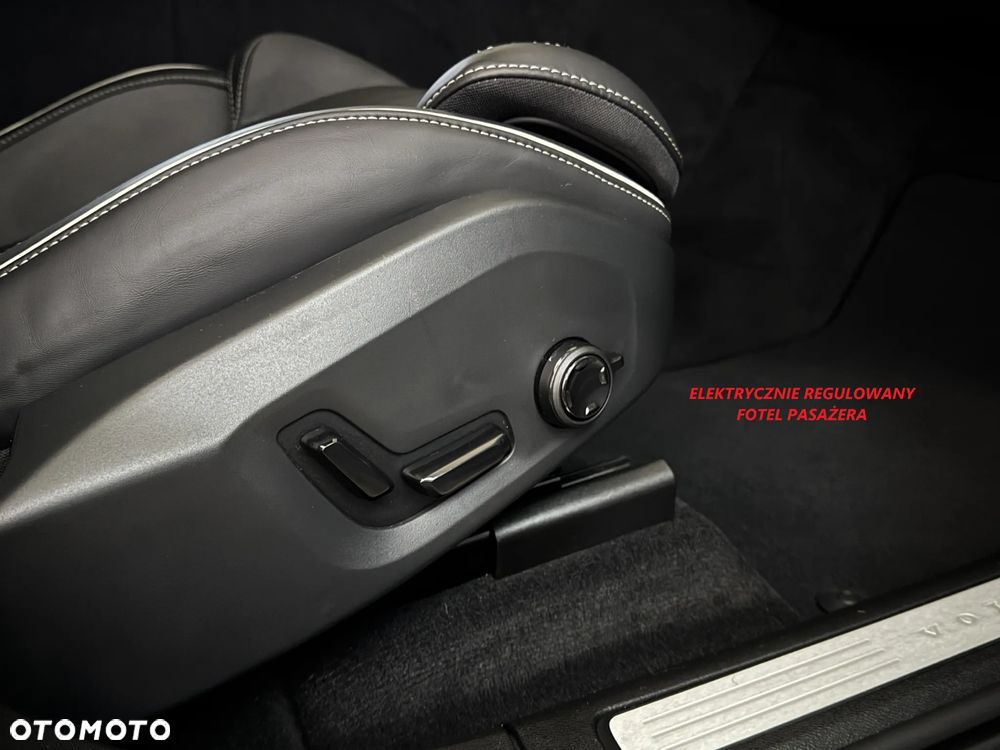 Volvo XC 60 B4 D AWD Plus Dark - 15