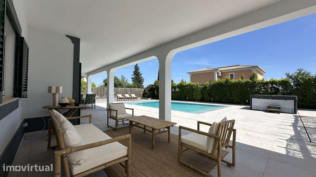 Villa Exclusiva V5 com Piscina, Jacuzzi e Amplo Jardim - Grande imagem: 2/56