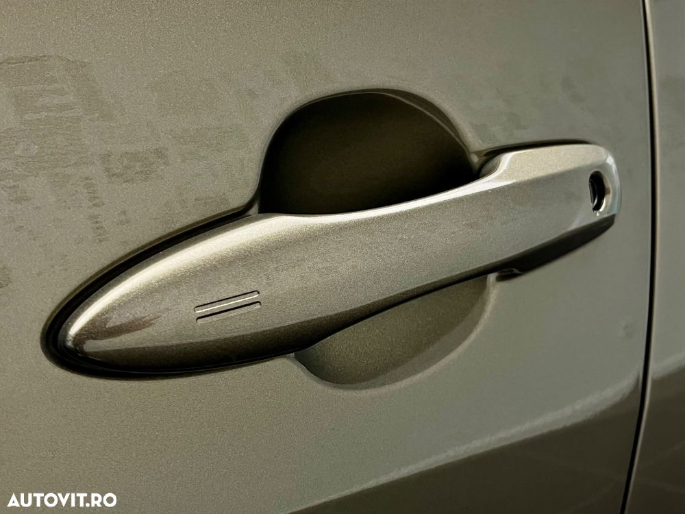 Toyota Yaris 1.5 VVT-i HSD Dynamic - 34