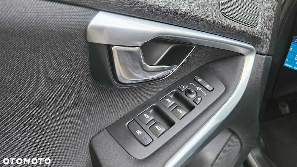 Volvo V40 D4 Momentum - 22