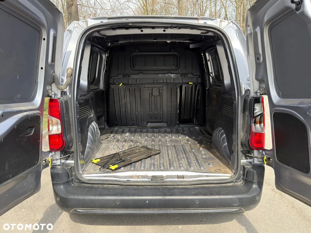 Peugeot E Partner - 11