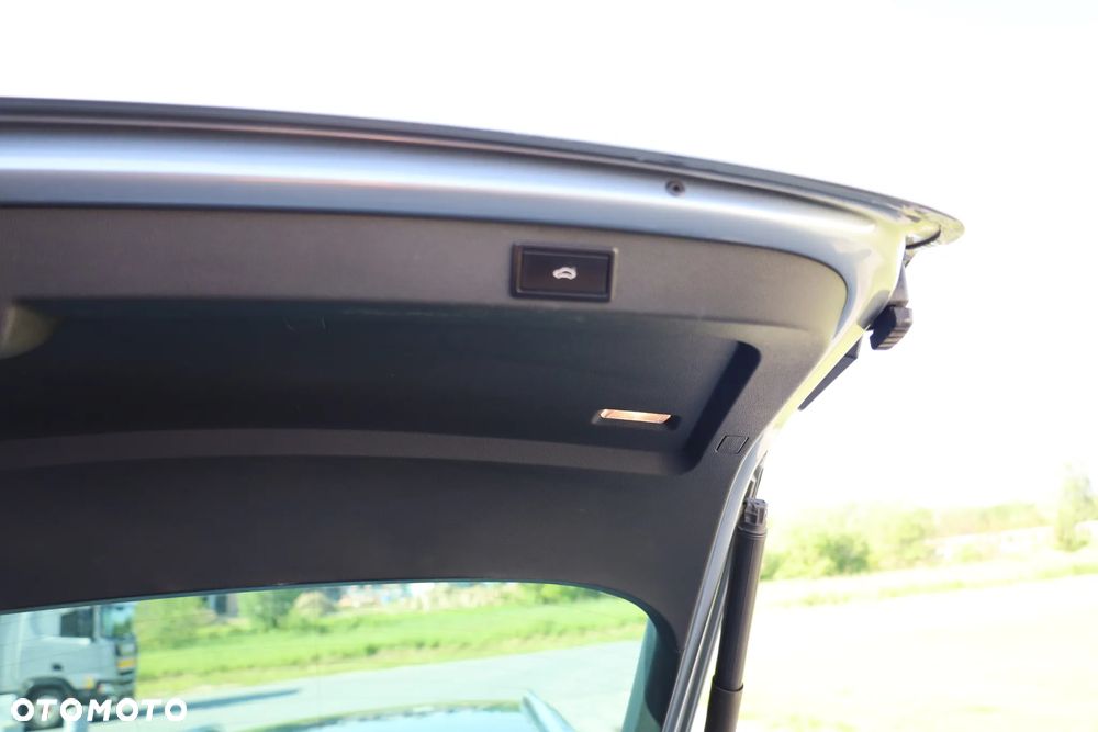 Skoda Superb 2.0 TDI DSG Style - 11