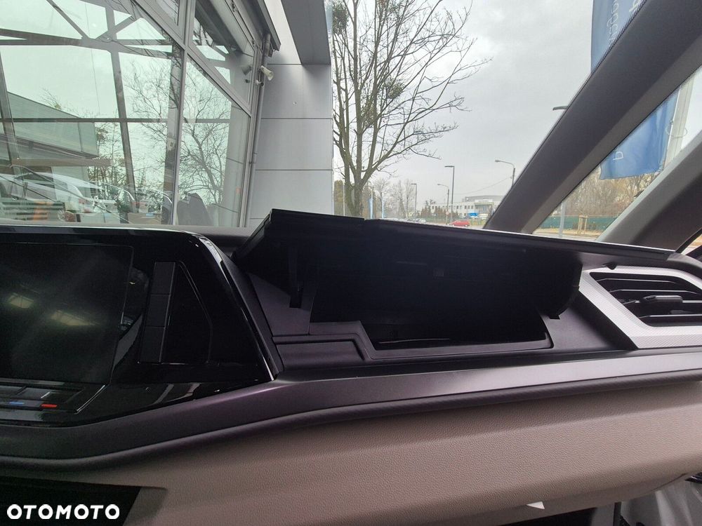 Volkswagen multivan Multivan Family L2 silnik: 2,0 l TDI SCR 150 KM / skrzynia biegów: 7-biegowa DSG rozstaw osi: 3124 mm - 15