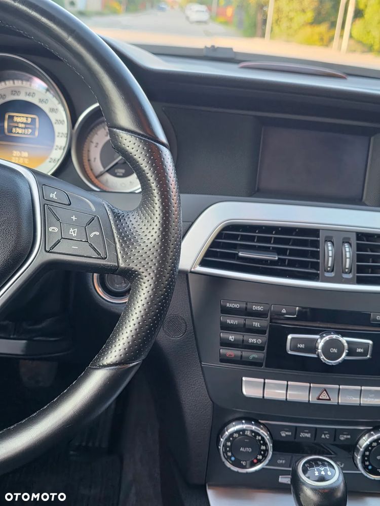 Mercedes-Benz Klasa C 180 BlueEFFICIENCY Avantgarde - 29