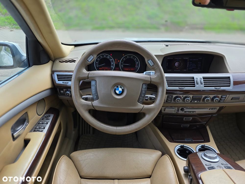 BMW Seria 7 750i L - 9