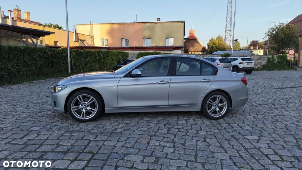BMW Seria 3 ver-318d - 12