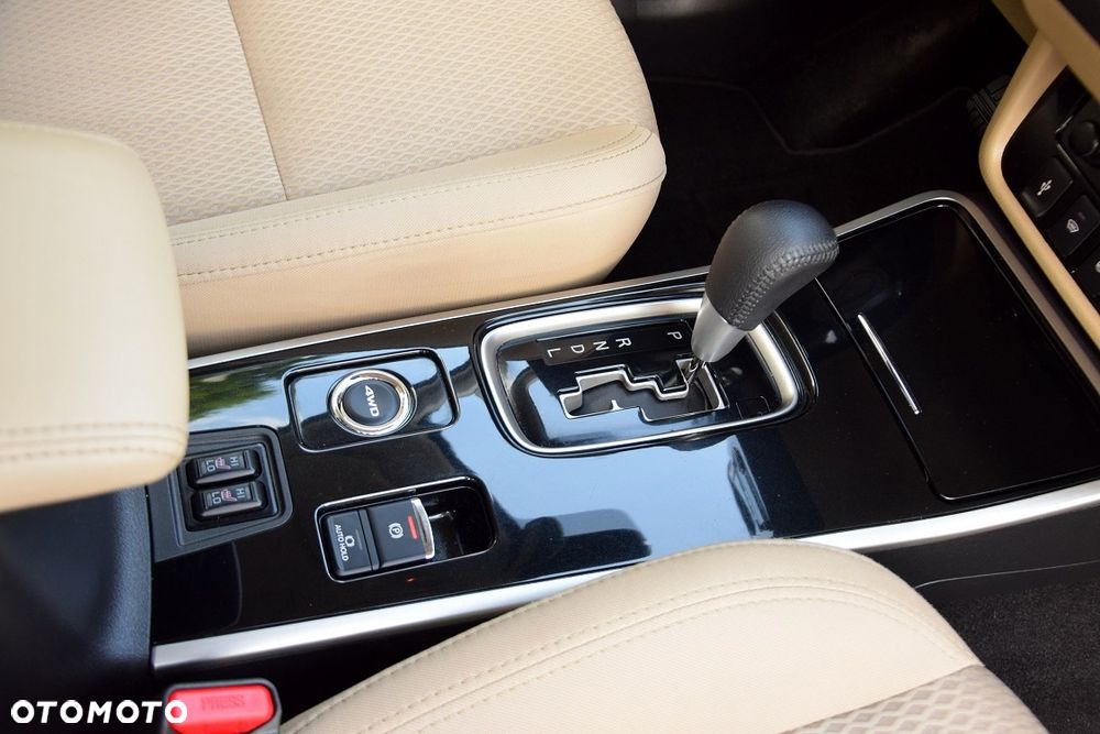 Mitsubishi Outlander - 11
