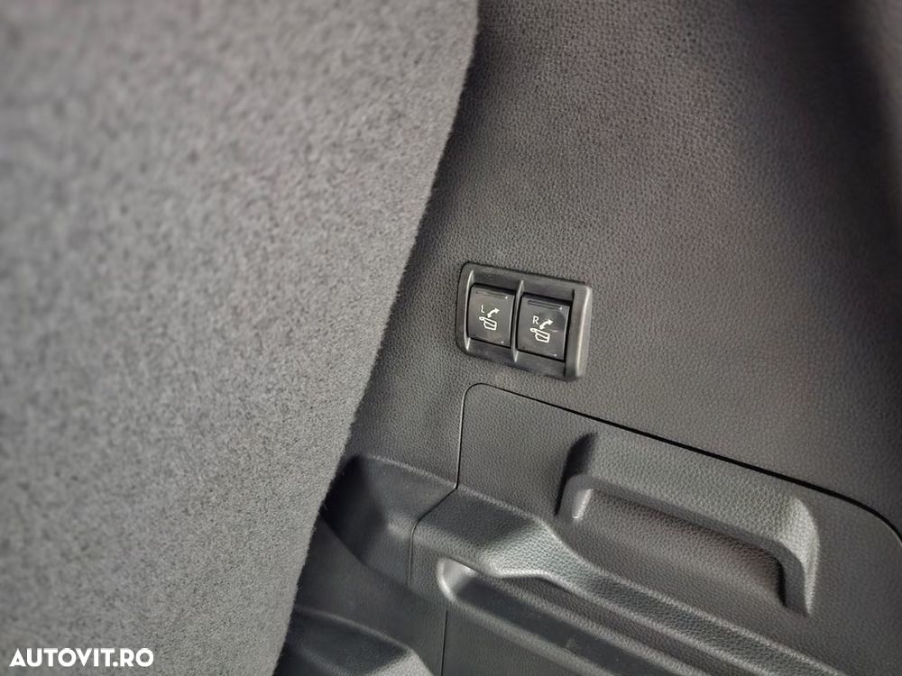 Toyota Sequoia - 14