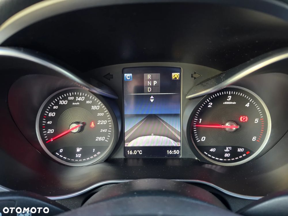 Mercedes-Benz GLC - 32