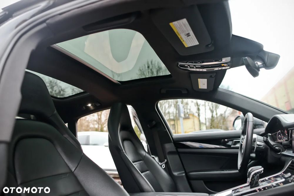 Porsche Panamera 4S - 24