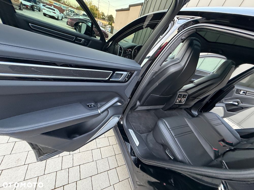 Porsche Cayenne Turbo - 24
