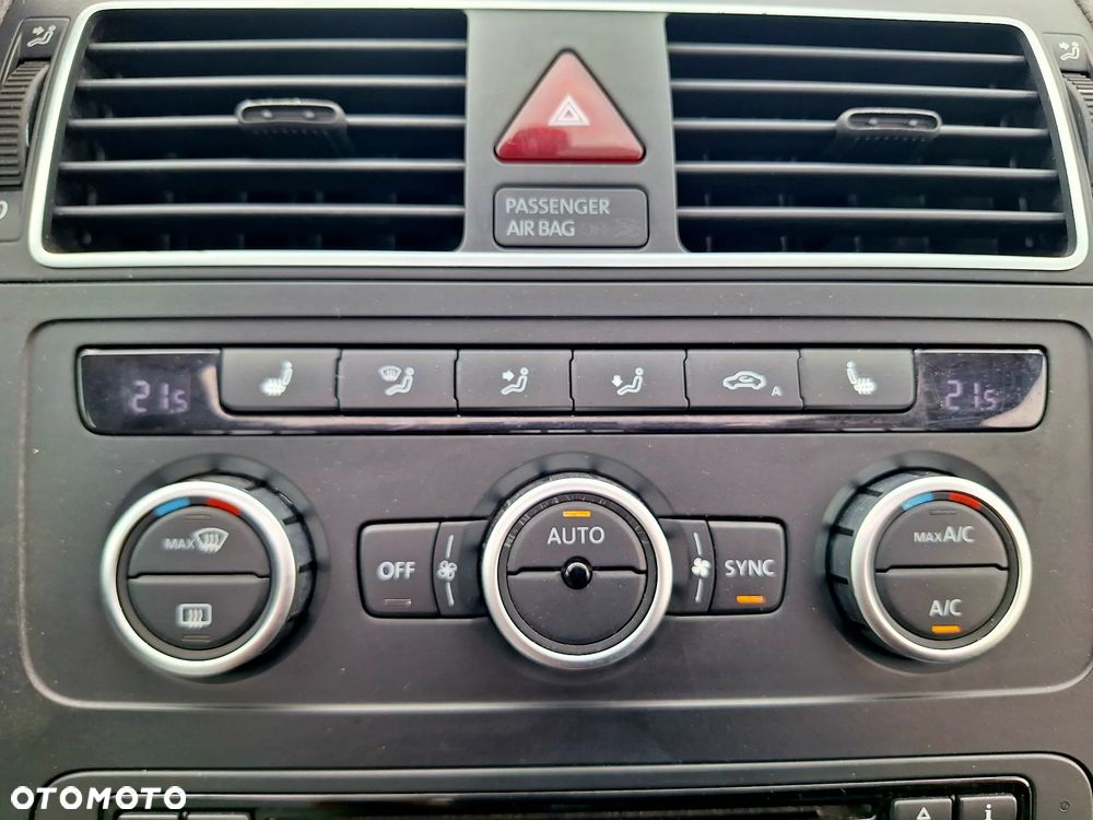Volkswagen Touran - 22