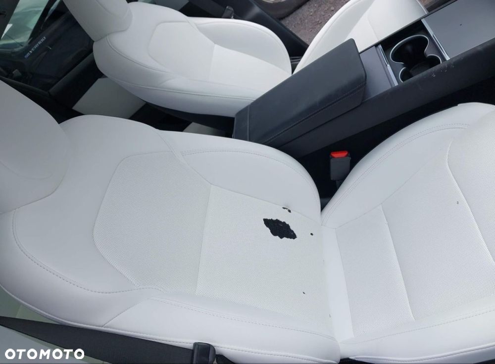 Tesla Model Y - 12
