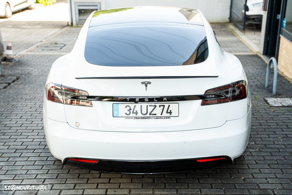 Tesla Model S - 7