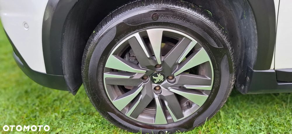 Peugeot 2008 1.2 Pure Tech GPF Allure S&S EAT6 - 17