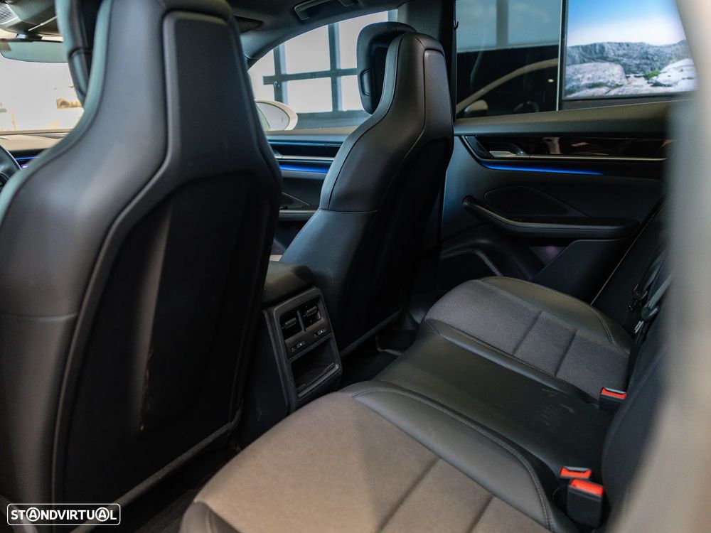 Porsche Macan Electric - 31