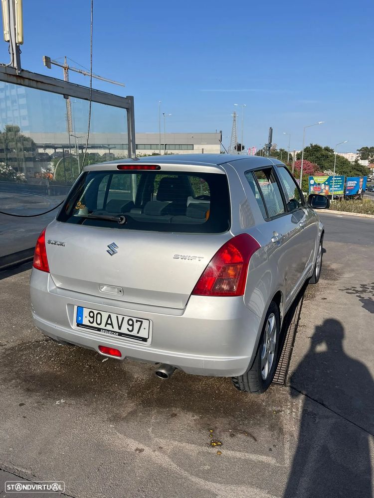 Suzuki Swift 1.3 16V GLX - 2