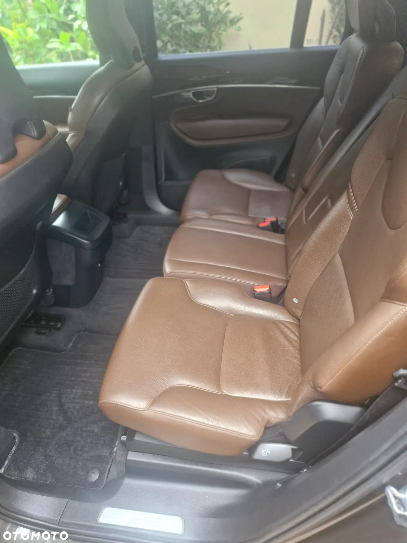 Volvo XC 90 D5 AWD R-Design 7os - 11