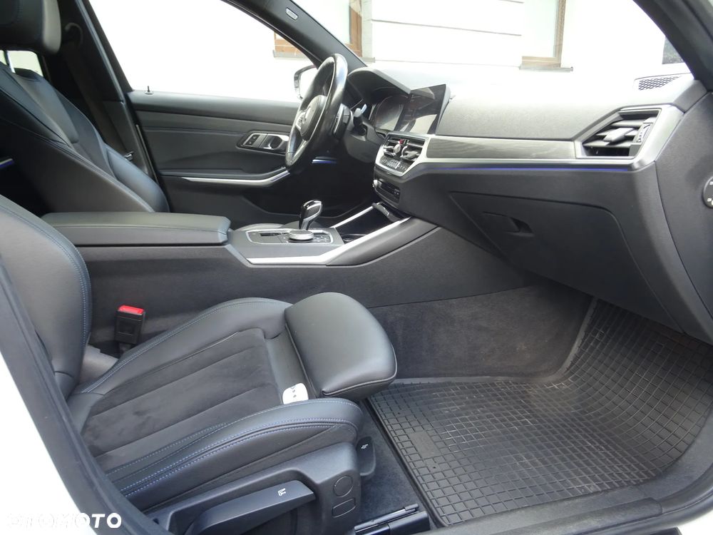 BMW Seria 3 320d xDrive M Sport - 28