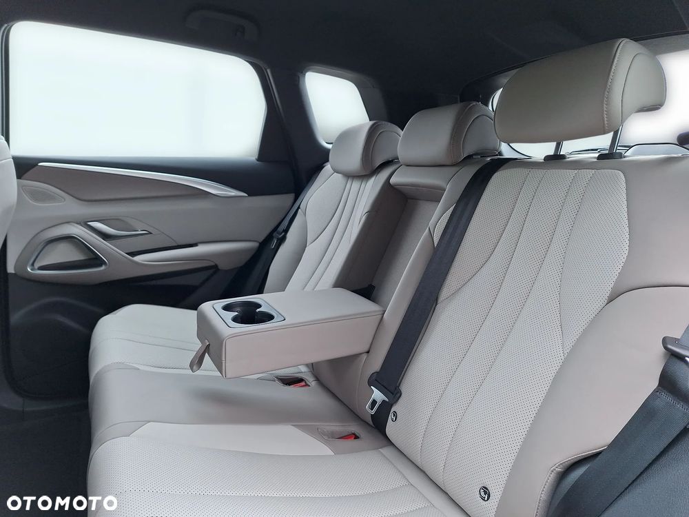 BYD Sealion 5 - 17