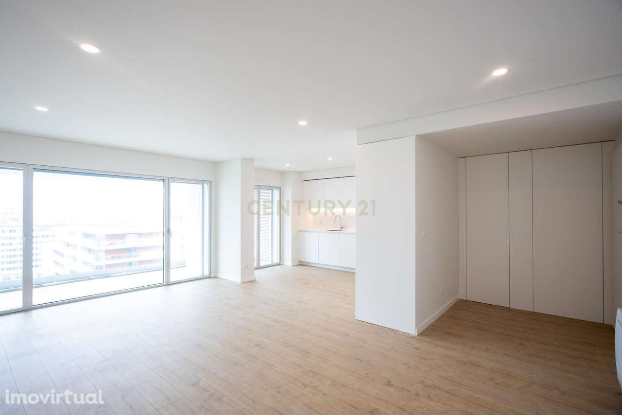 Apartamento T2 com estacionamento e piscina - Areeiro - Grande imagem: 5/19