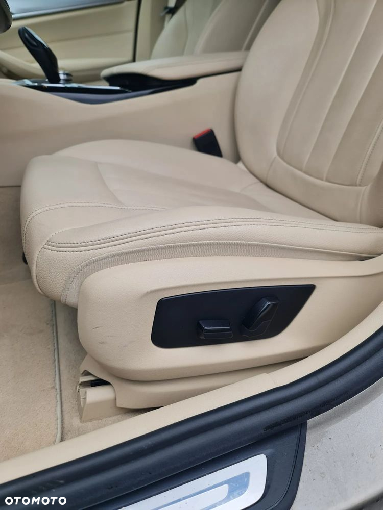BMW Seria 5 520d xDrive Luxury Line sport - 26
