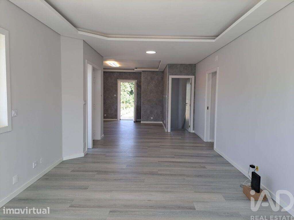 Moradia isolada T4 em Santa Maria de Lamas de 267 m2 - Grande imagem: 4/30