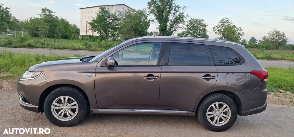 Mitsubishi Outlander 2.0 4WD Plus - 1
