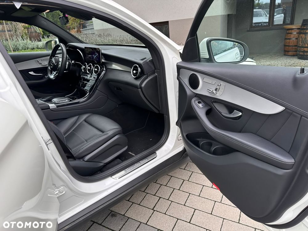 Mercedes-Benz GLC 300 4Matic 9G-TRONIC AMG Line Plus - 17