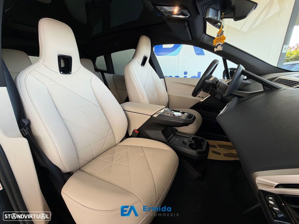 BMW iX xDrive 40 Pack Desportivo - 16