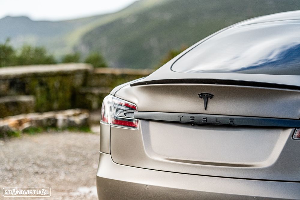 Tesla Model S Long Range - 17