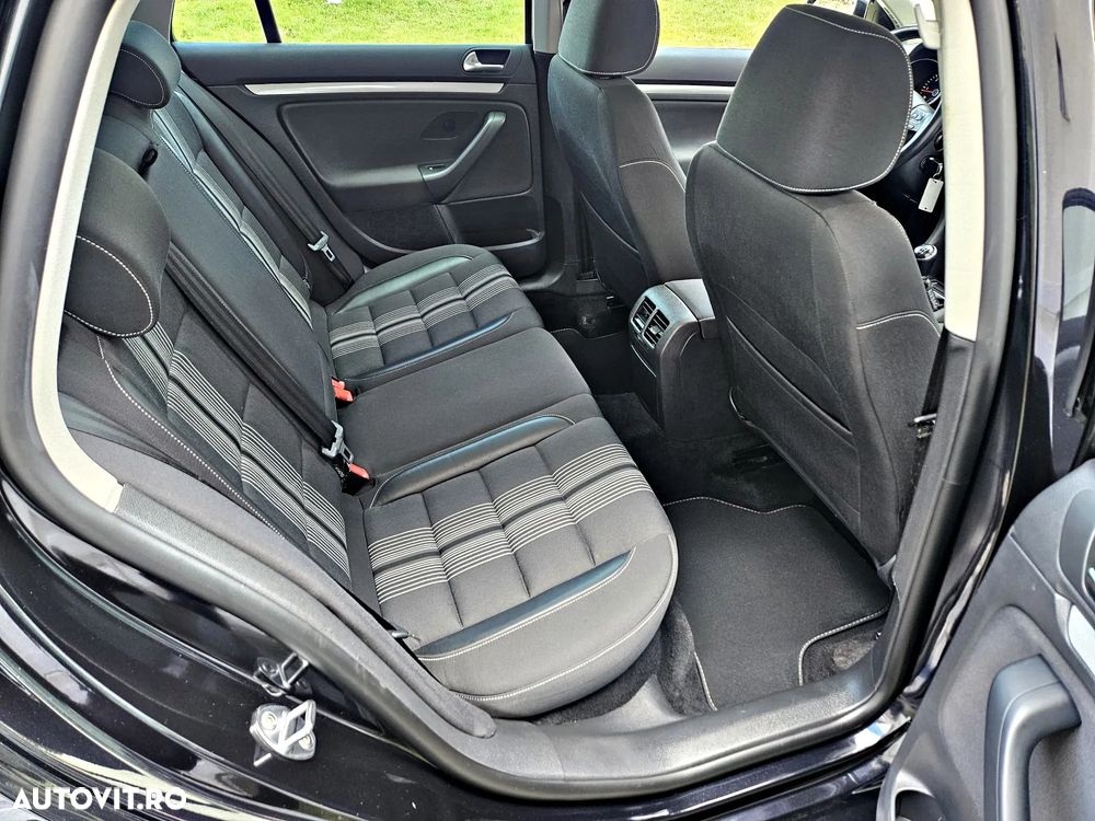 Volkswagen Golf 2.0 TDI DPF MATCH - 8