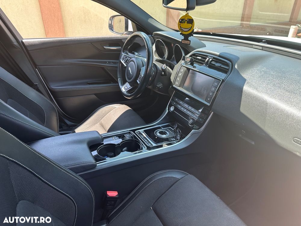 Jaguar XE 2.0 R-Sport - 13