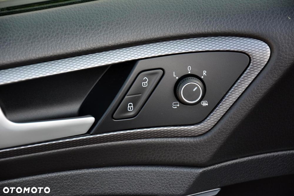 Volkswagen Golf 1.6 TDI BlueMotion Technology DSG Lounge - 17