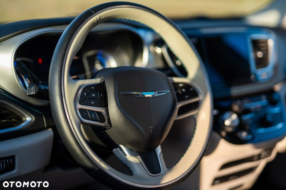 Chrysler Pacifica - 16