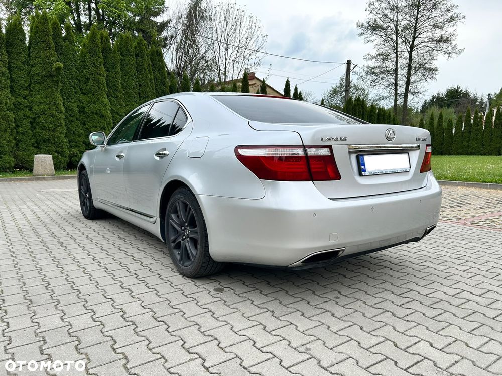 Lexus LS - 3