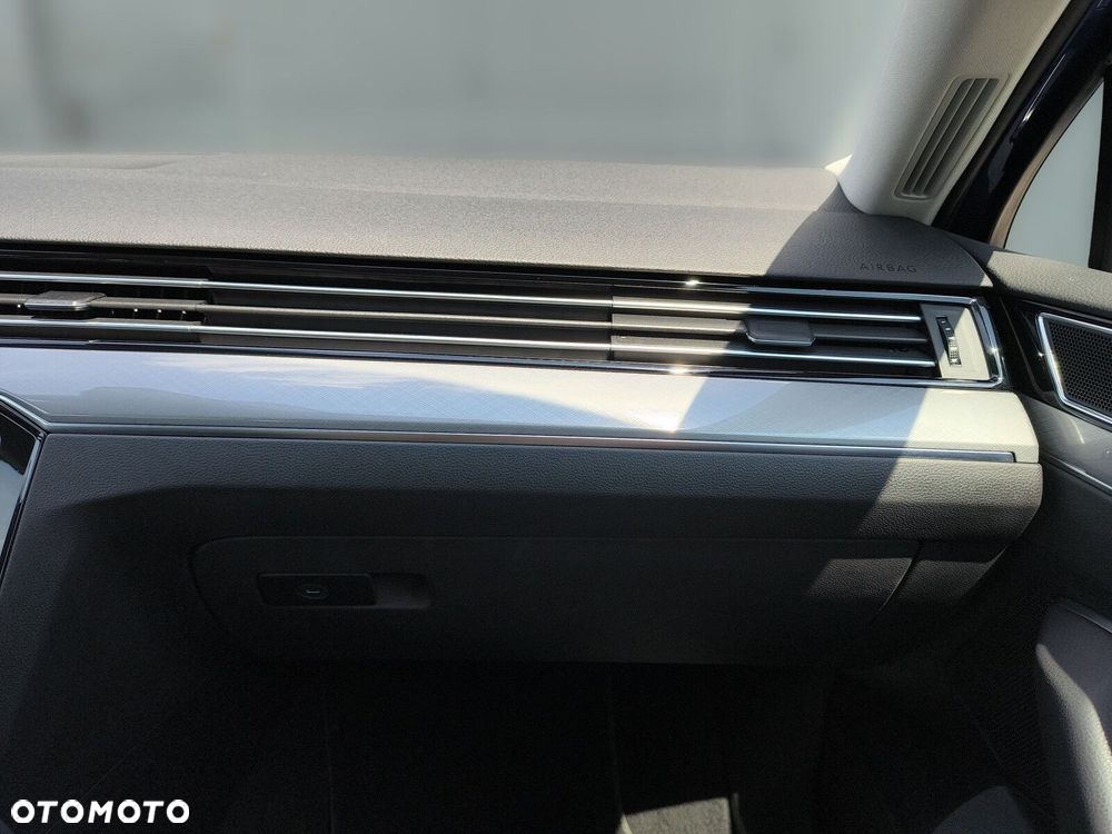 Volkswagen Passat - 34
