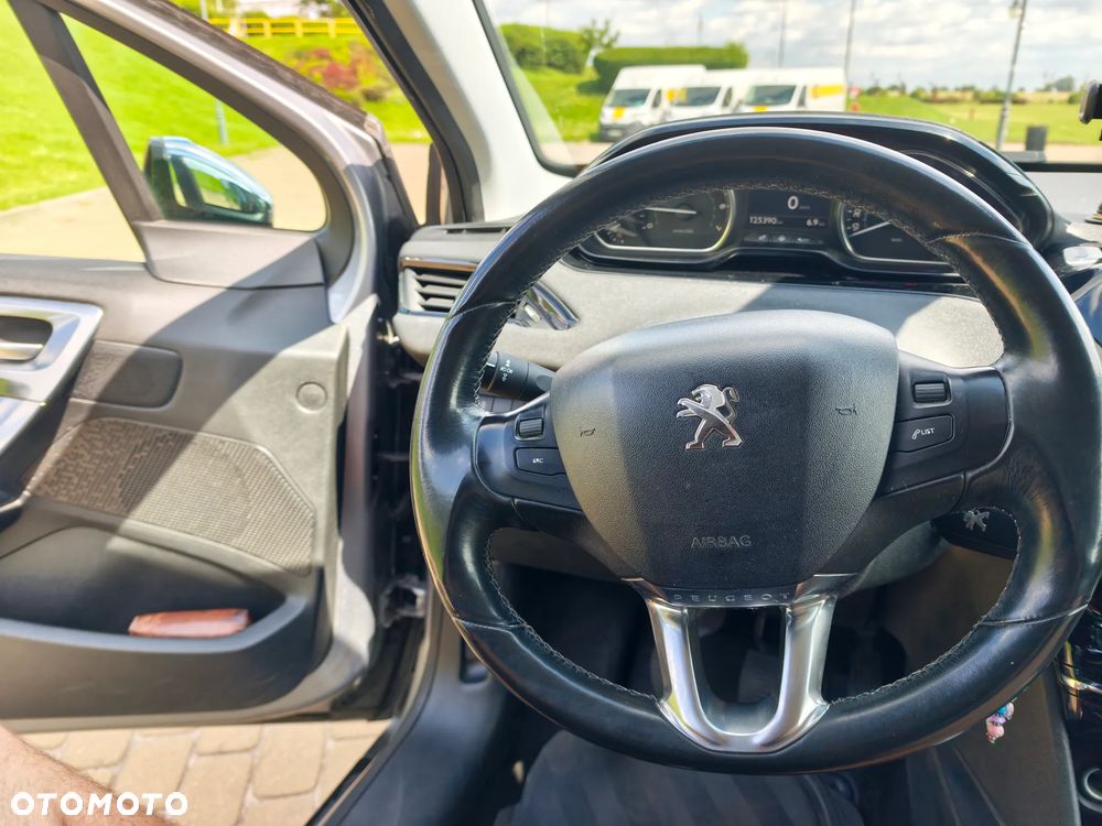 Peugeot 2008 1.2 Pure Tech Style EU6 - 27