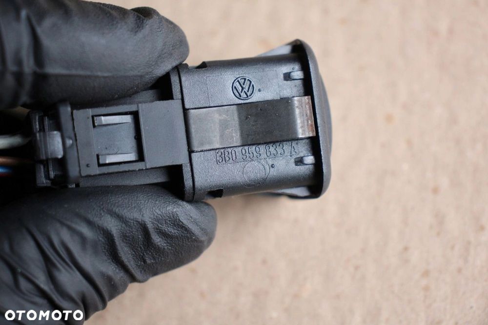 Przełącznik otwierania klapki paliwa VW SEAT SKODA 3B0959833A - 3