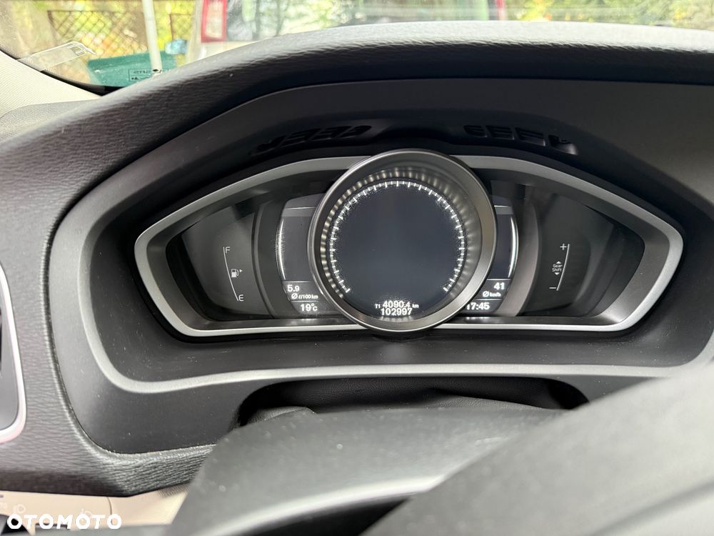 Volvo V40 Cross Country - 16