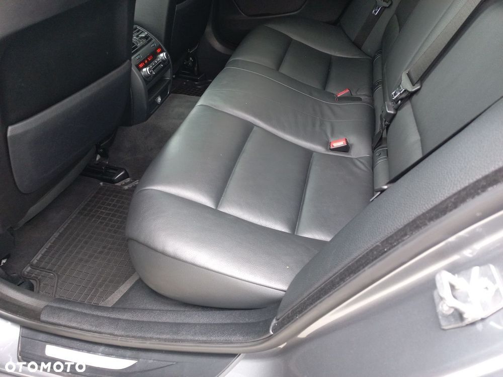 BMW Seria 5 550i - 10