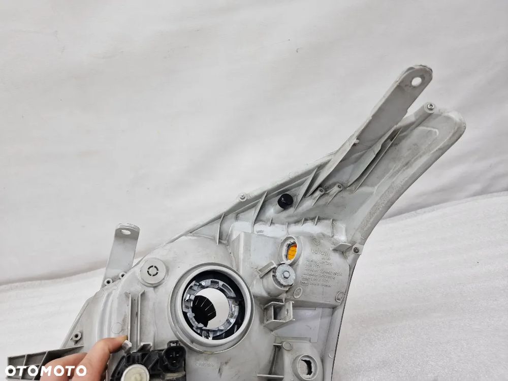 TOYOTA LAND CRUISER / LANDCRUISER 03-08 PRAWA LAMPA PRZEDNIA PRZÓD , NR KOITO 60-95 , NR AUKCJI LL258 - 13