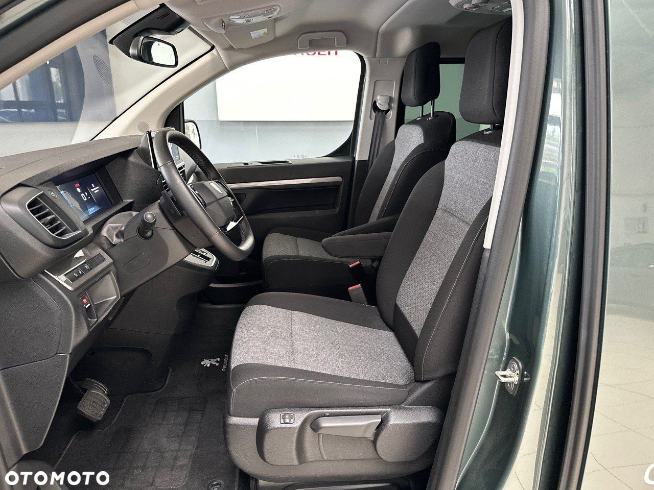 Peugeot Traveller - 10