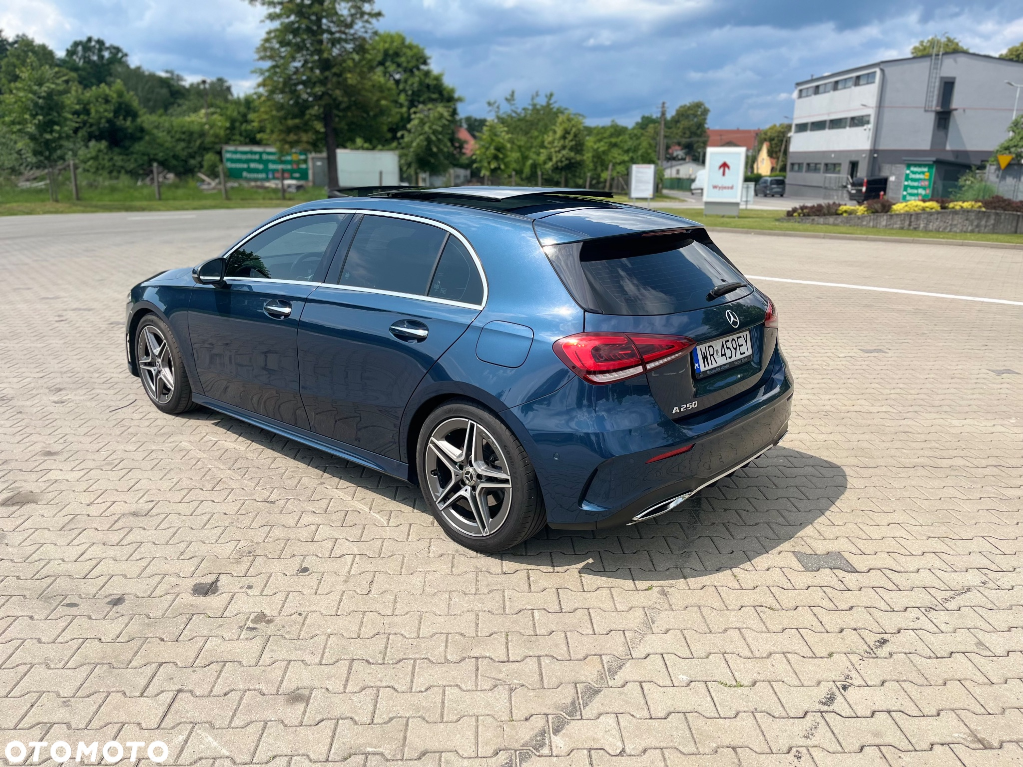 Mercedes-Benz Klasa A 250 AMG Line 7G-DCT - 4