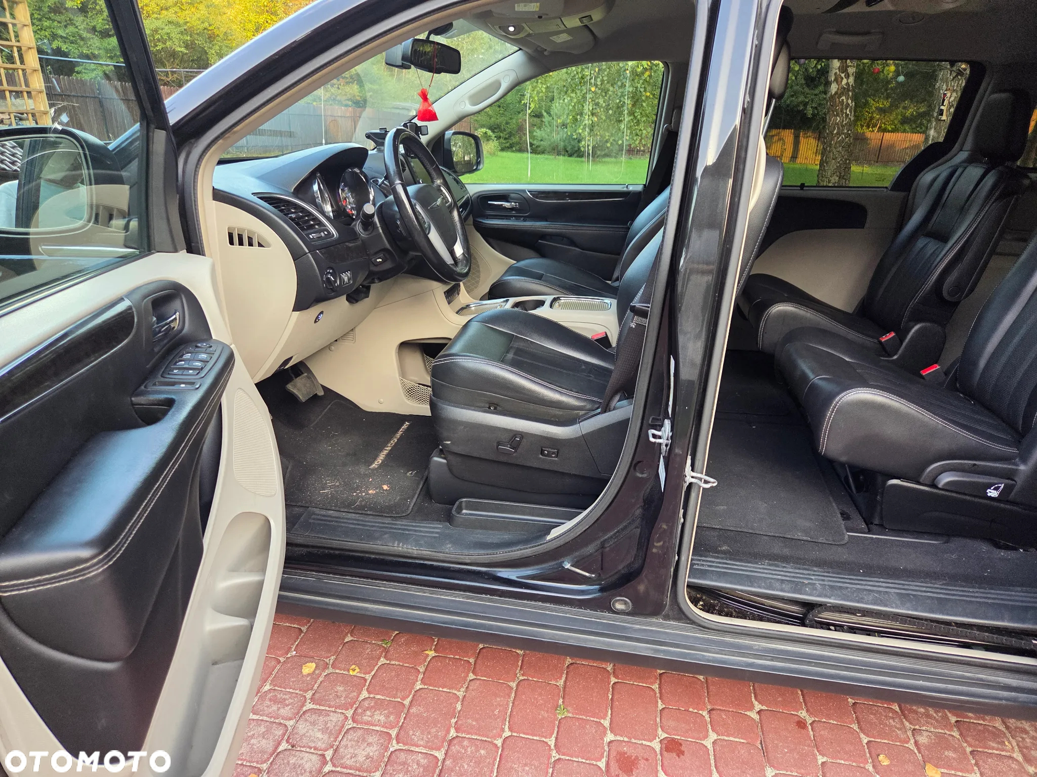 Chrysler Town & Country 3.6 Limited - 10