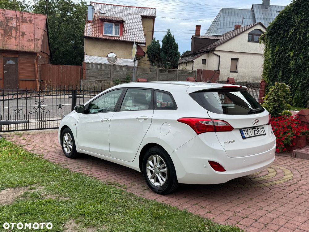 Hyundai i30 blue 1.4 - 3