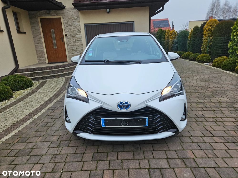 Toyota Yaris Hybrid 100 Selection - 2